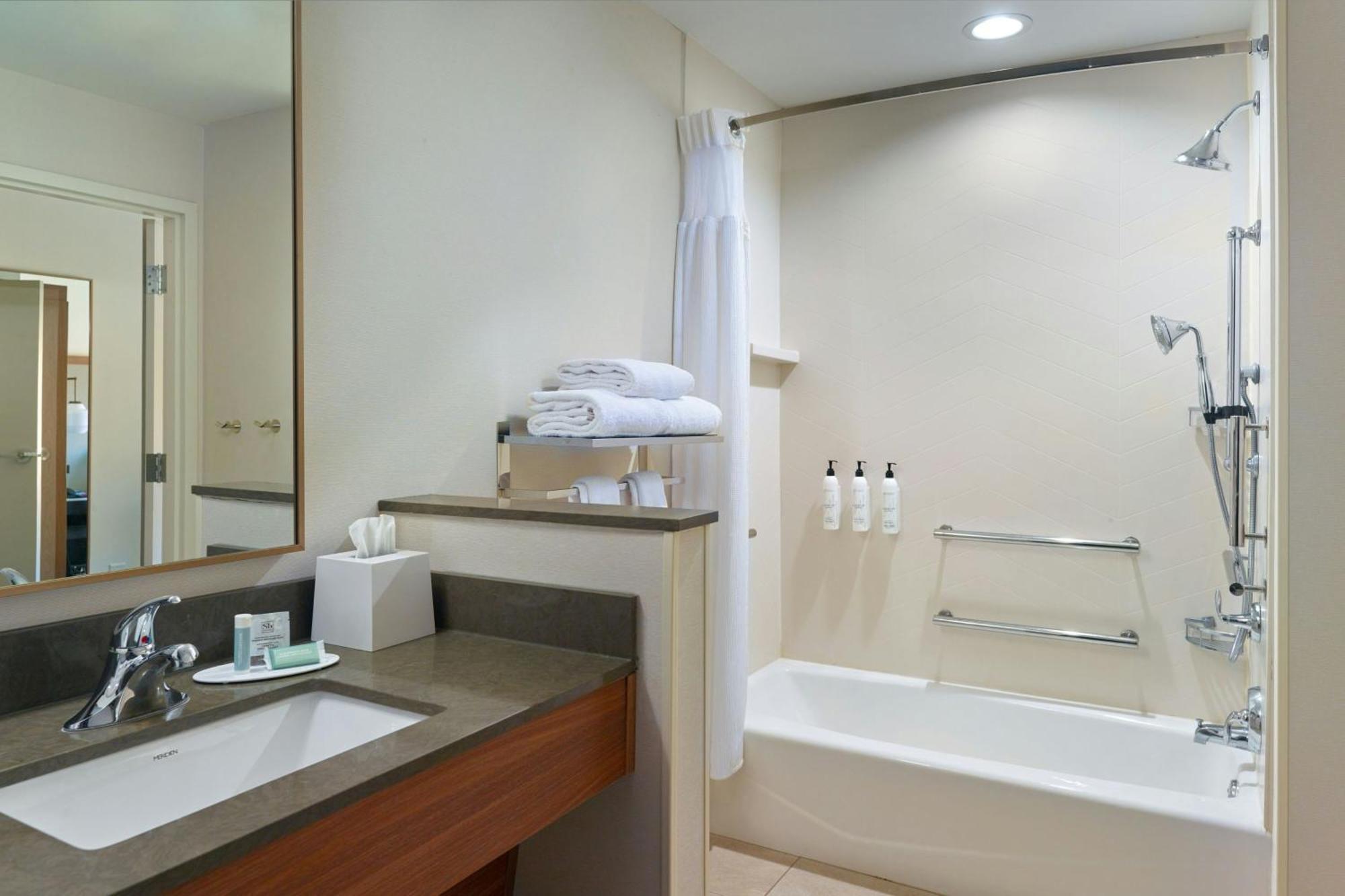 Fairfield & By Marriott Hotel 3*
