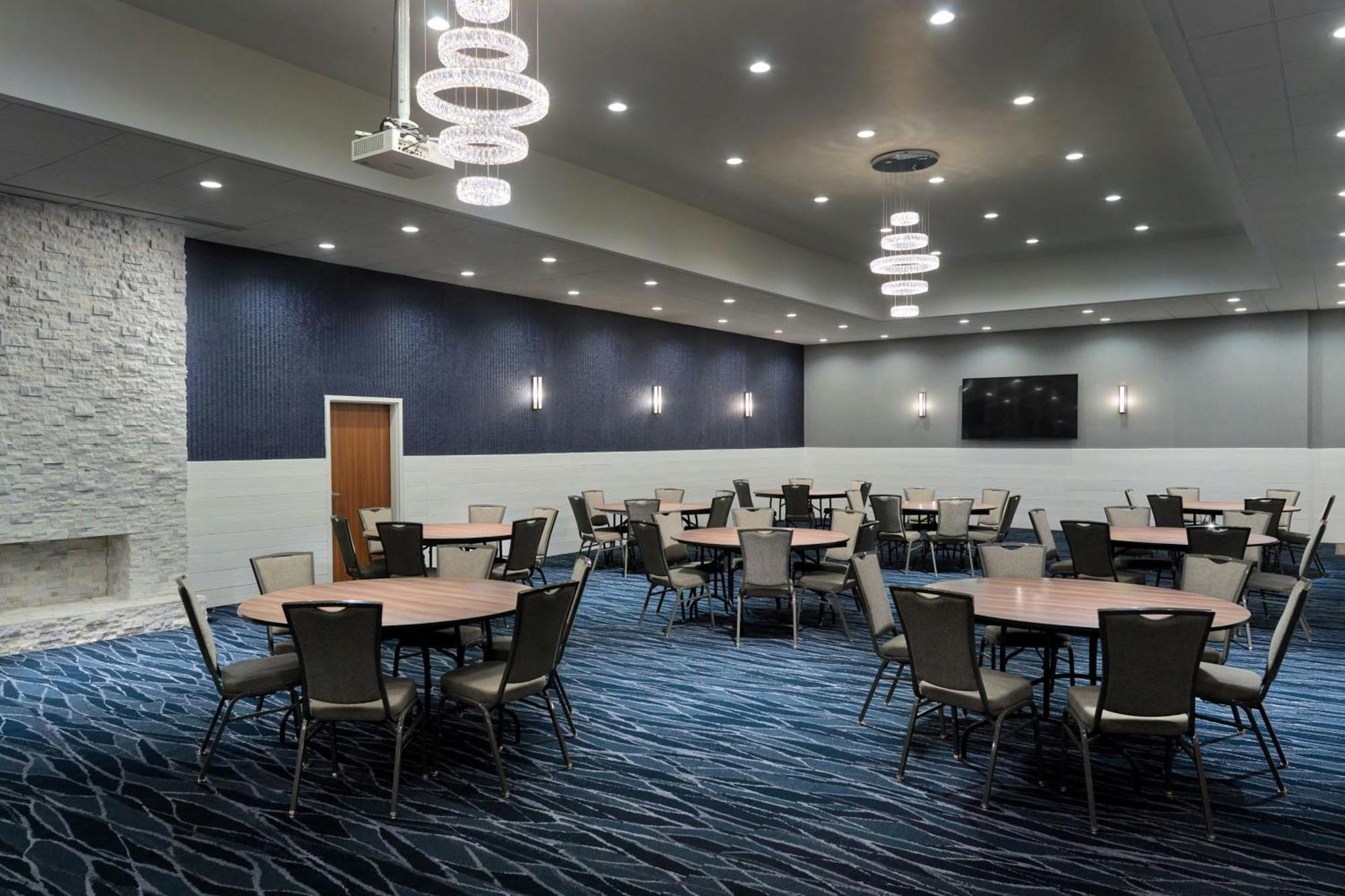 Fairfield & By Marriott 3*